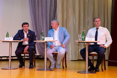 Сократить количество чиновников и повысить эффективность управления